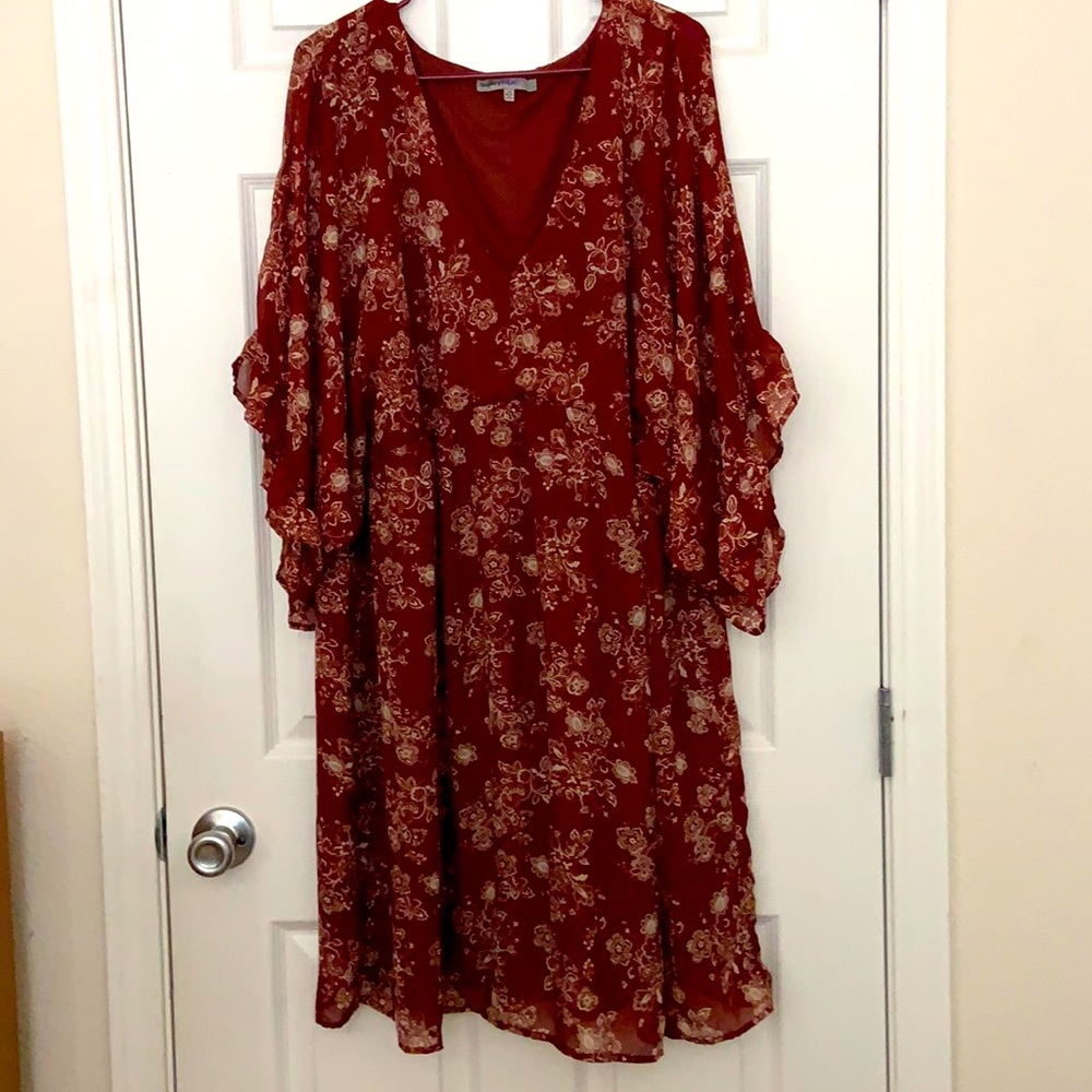2x burgundy flowy dress.